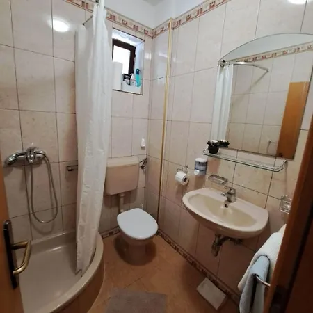 Guest house Katja Gradac (Split-Dalmatia)